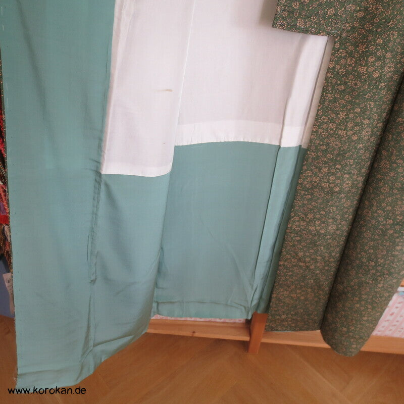 Mille Fleur auf grün Tsumugi Seiden Japan Kimono
