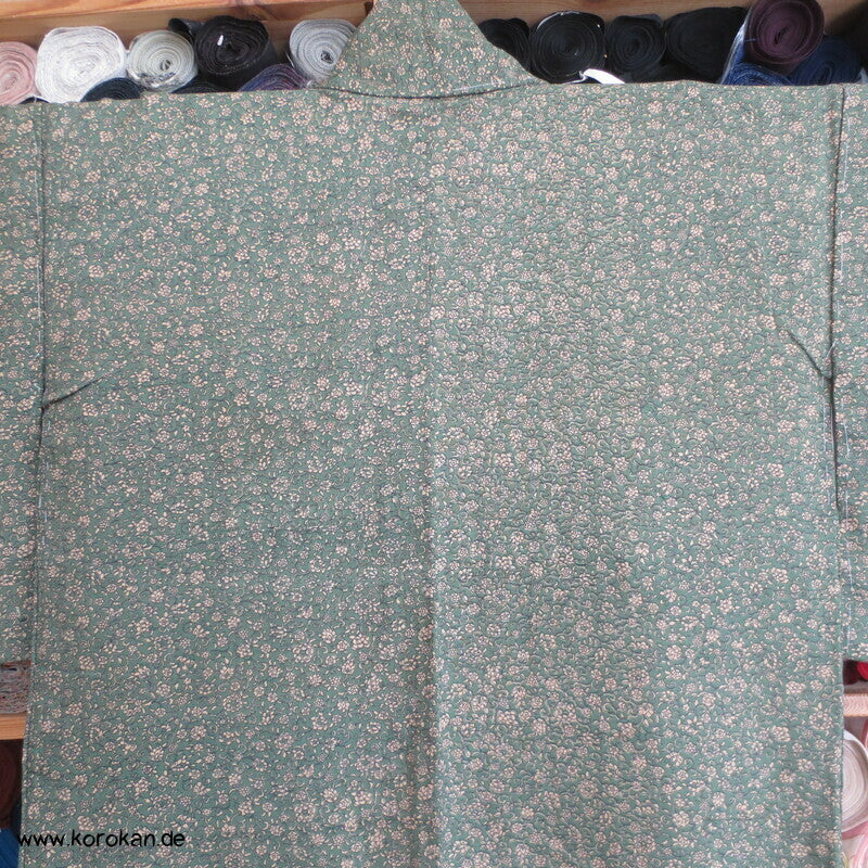 Mille Fleur auf grün Tsumugi Seiden Japan Kimono