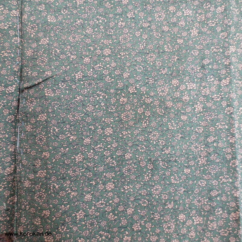 Mille Fleur auf grün Tsumugi Seiden Japan Kimono