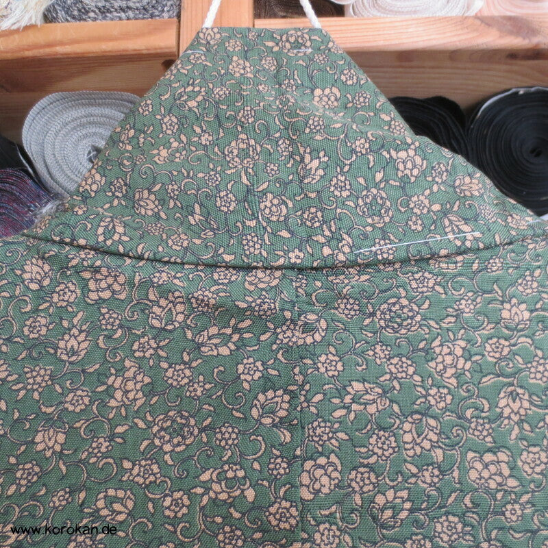 Mille Fleur auf grün Tsumugi Seiden Japan Kimono