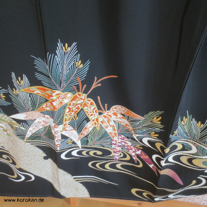 Bambus und junge Kiefern Seidencrepe Tomesode Kimono, goldbestickt