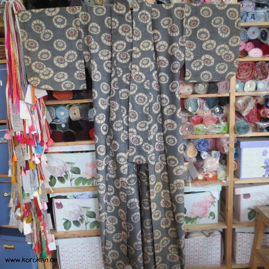 Bangasa Papierschirme Hitoe Woll Kasuri Kimono
