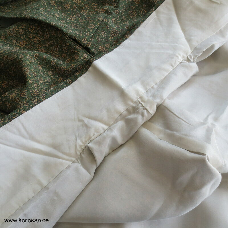 Mille Fleur auf grün Tsumugi Seiden Japan Kimono