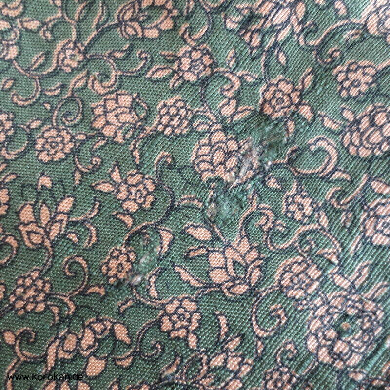 Mille Fleur auf grün Tsumugi Seiden Japan Kimono