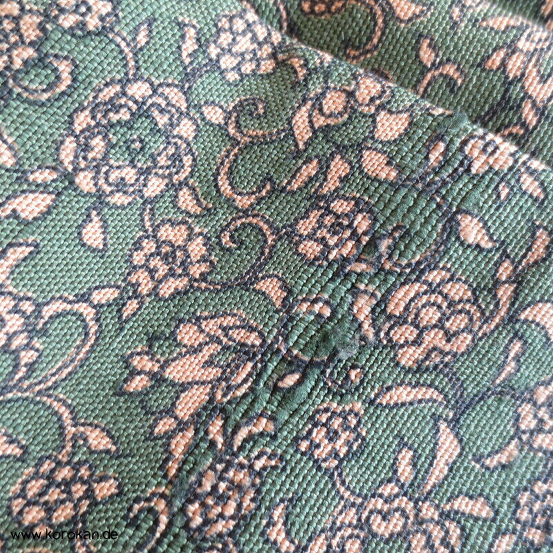 Mille Fleur auf grün Tsumugi Seiden Japan Kimono