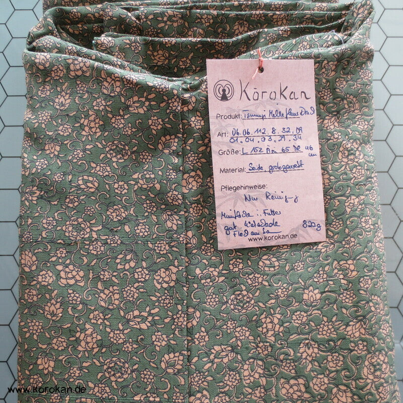 Mille Fleur auf grün Tsumugi Seiden Japan Kimono
