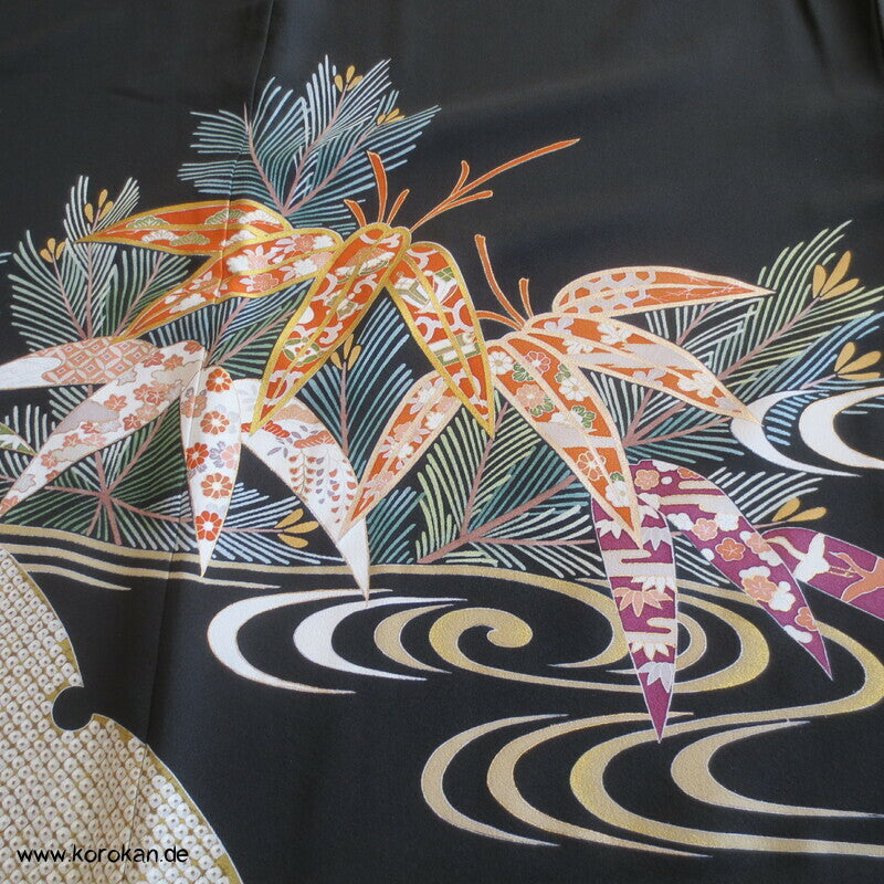 Bambus und junge Kiefern Seidencrepe Tomesode Kimono, goldbestickt