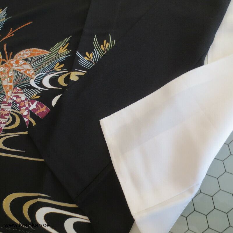 Bambus und junge Kiefern Seidencrepe Tomesode Kimono, goldbestickt