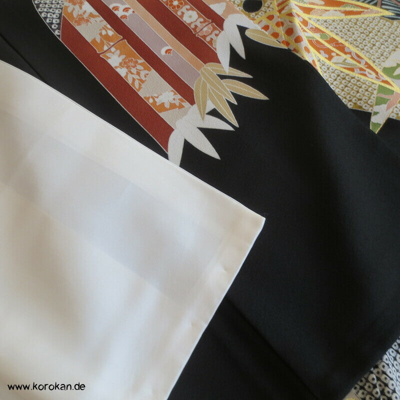 Bambus und junge Kiefern Seidencrepe Tomesode Kimono, goldbestickt