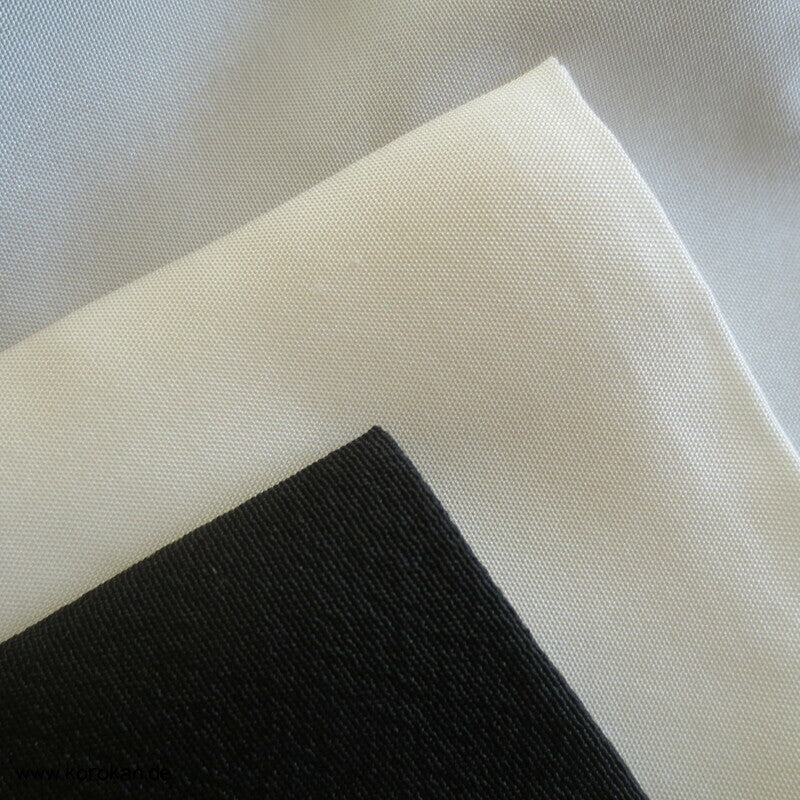 Bambus und junge Kiefern Seidencrepe Tomesode Kimono, goldbestickt