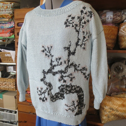 handgestrickter Pullover mit japanischem knorrigem Winterzweig