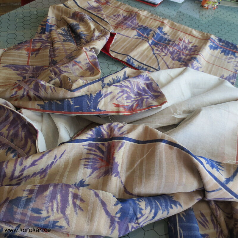 Art Deco violettblaue Blätter und Zweige Meisen Seiden Kimono