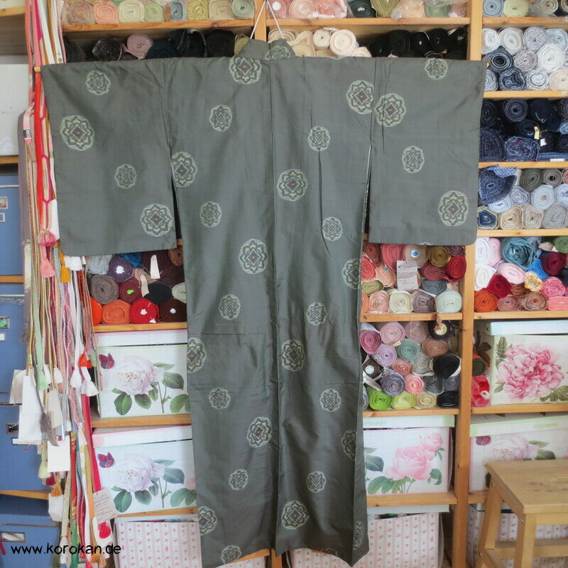 Art Deco graugrün mit Schneeflocken Meisen Seiden Kimono