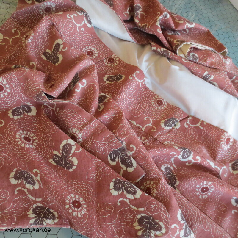 Tsumugi Seiden Kimono, gedruckte Kiku Chrysanthemen