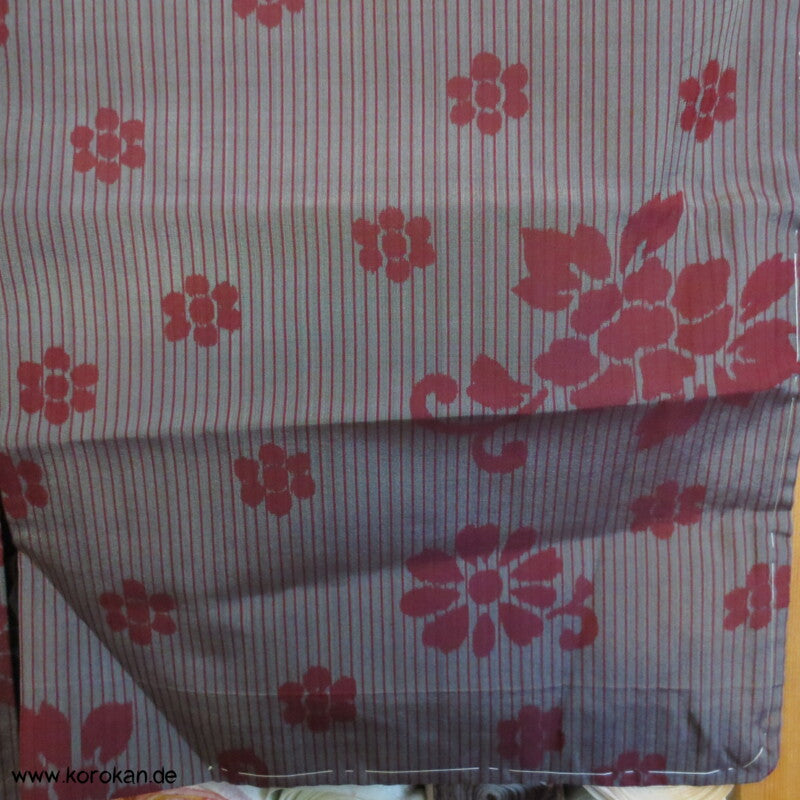 feine Streifen, Blüten, Arabesken Meisen Seiden Kimono
