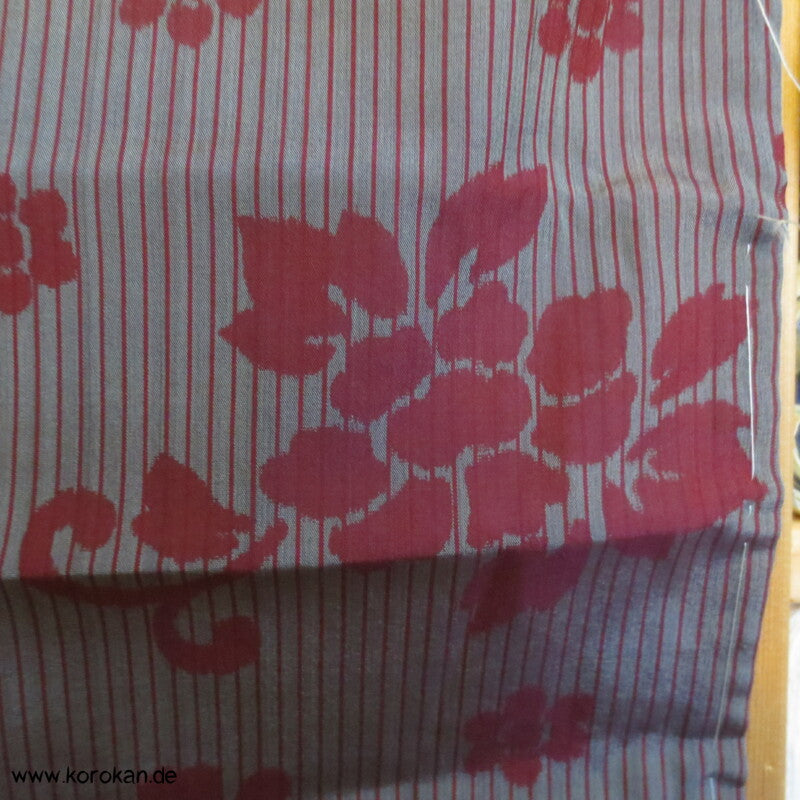 feine Streifen, Blüten, Arabesken Meisen Seiden Kimono