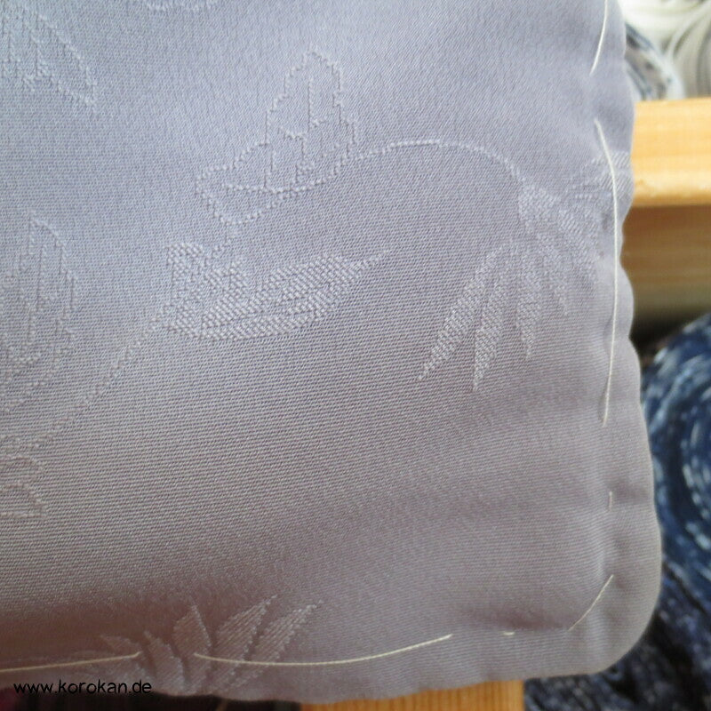 wolkiger Chrysanthemen Webmuster japanischer Iromuji Kimono