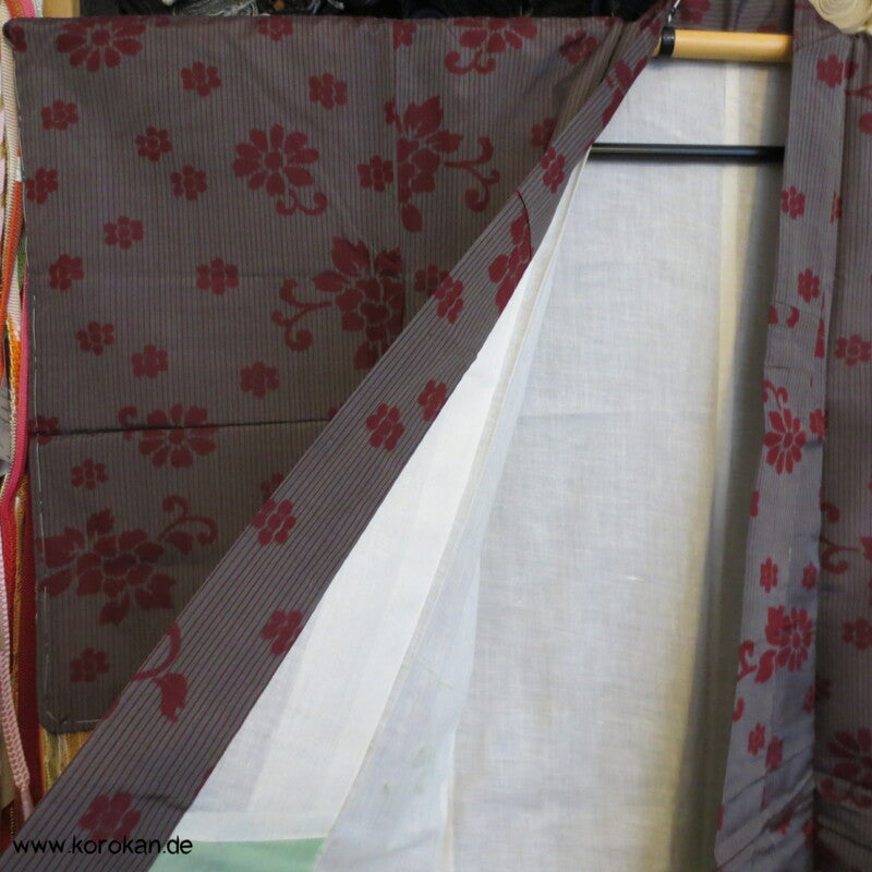feine Streifen, Blüten, Arabesken Meisen Seiden Kimono