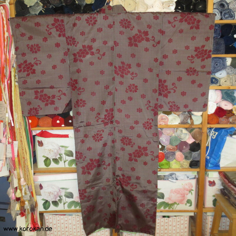 feine Streifen, Blüten, Arabesken Meisen Seiden Kimono