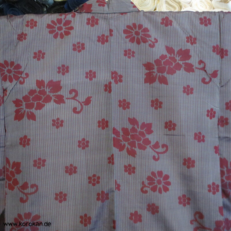 feine Streifen, Blüten, Arabesken Meisen Seiden Kimono