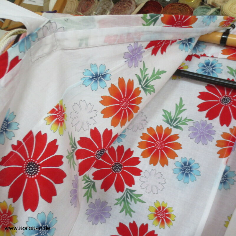 Yukata Kimono für Mädchen, bunte Blumen auf weiß