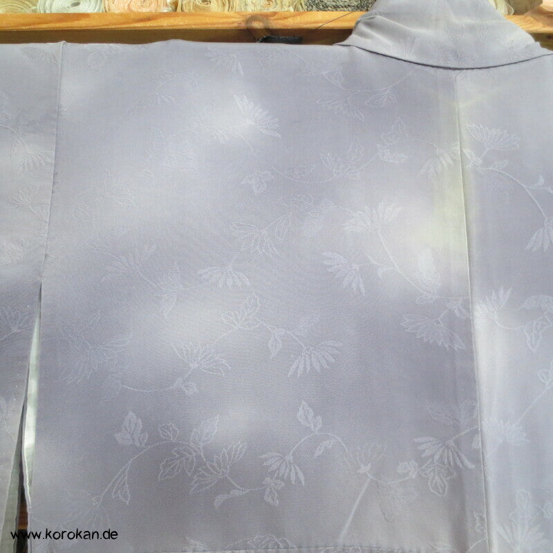 wolkiger Chrysanthemen Webmuster japanischer Iromuji Kimono