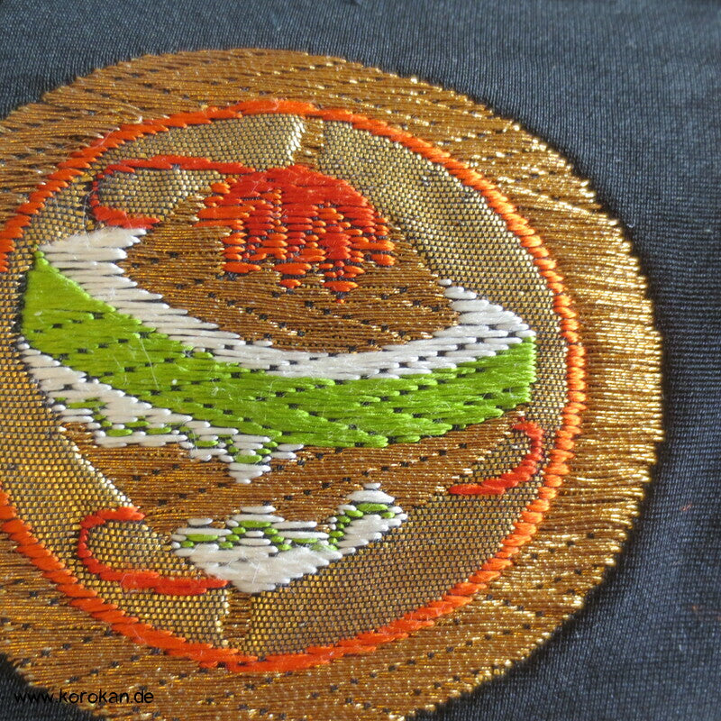 bunte Mon Wappen auf schwarzer Seide Fukuro Obi Seidenbrokat Kimonogürtel