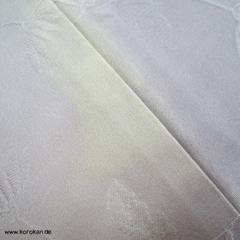 wolkiger Chrysanthemen Webmuster japanischer Iromuji Kimono