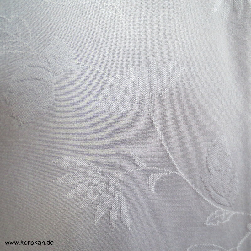 wolkiger Chrysanthemen Webmuster japanischer Iromuji Kimono