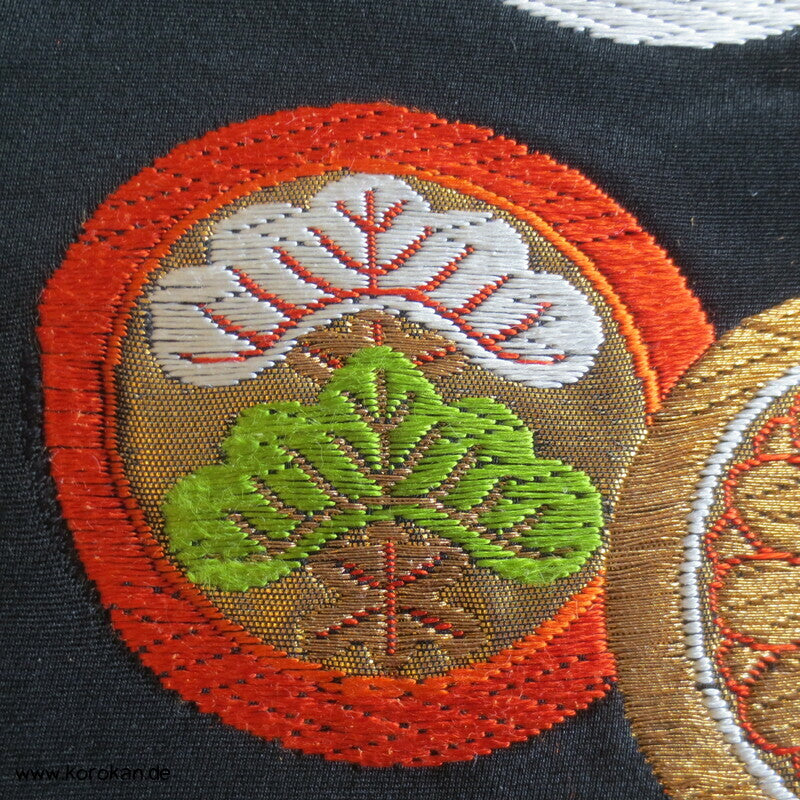 bunte Mon Wappen auf schwarzer Seide Fukuro Obi Seidenbrokat Kimonogürtel