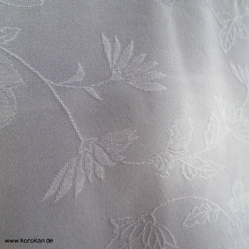 wolkiger Chrysanthemen Webmuster japanischer Iromuji Kimono