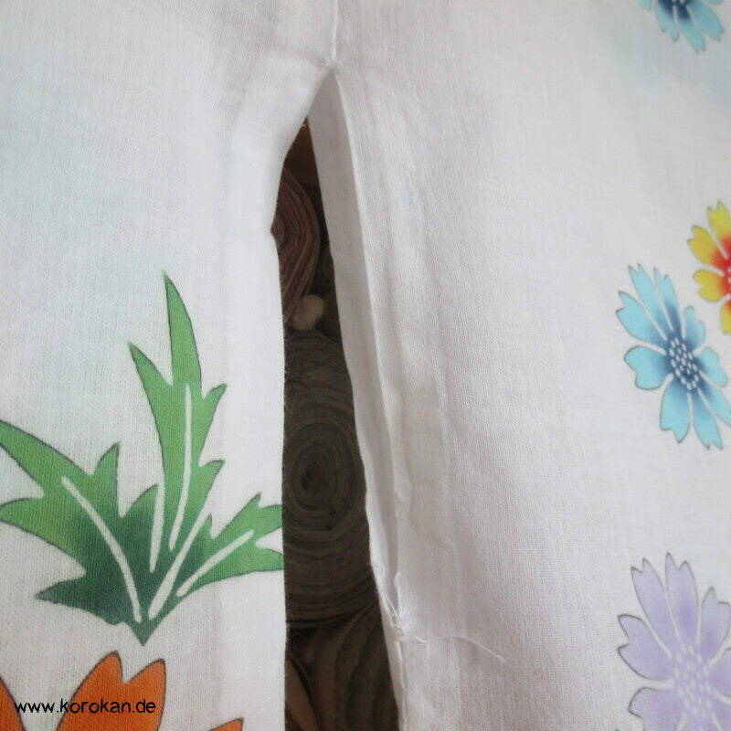Yukata Kimono für Mädchen, bunte Blumen auf weiß