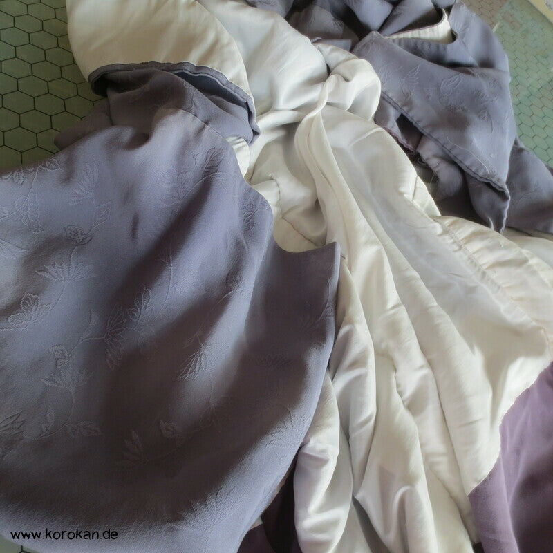 wolkiger Chrysanthemen Webmuster japanischer Iromuji Kimono