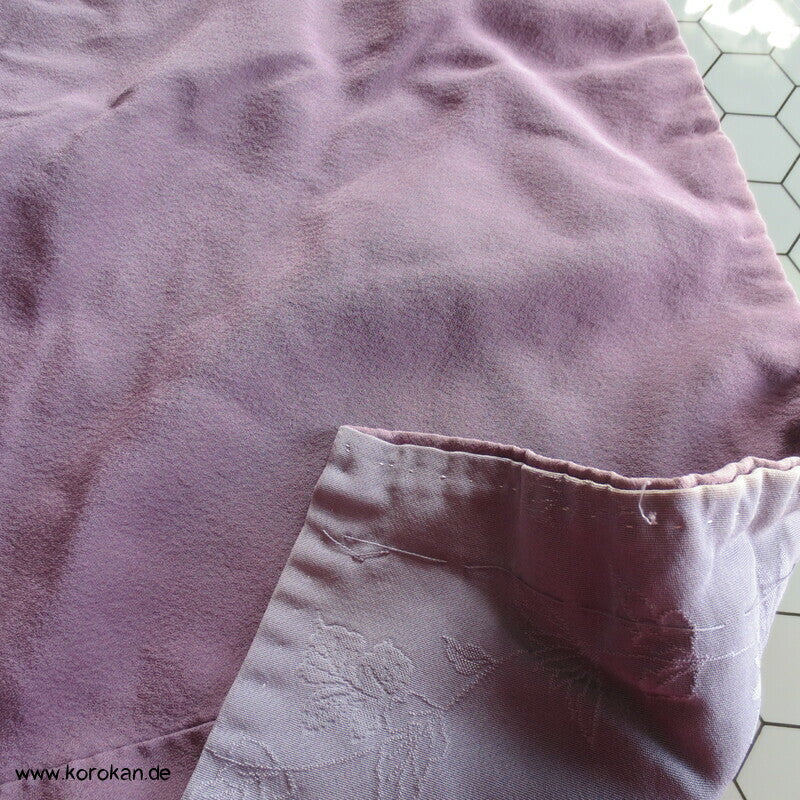 wolkiger Chrysanthemen Webmuster japanischer Iromuji Kimono