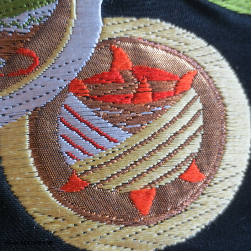 bunte Mon Wappen auf schwarzer Seide Fukuro Obi Seidenbrokat Kimonogürtel