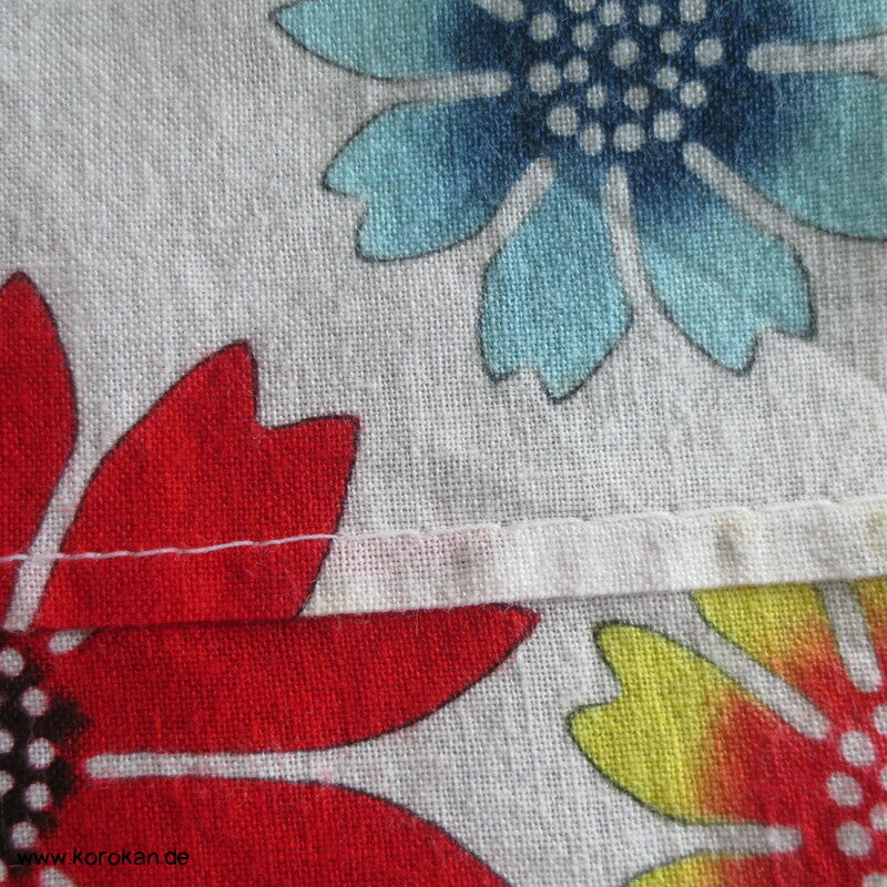 Yukata Kimono für Mädchen, bunte Blumen auf weiß