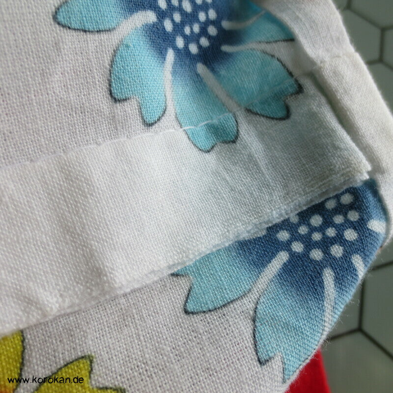 Yukata Kimono für Mädchen, bunte Blumen auf weiß