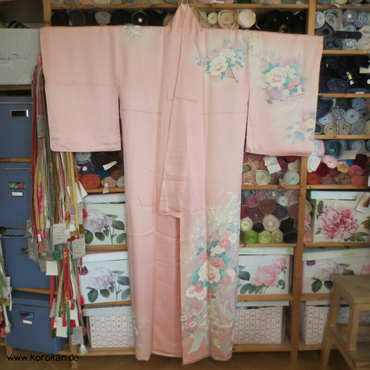 Pfingstrosen auf Fächern in rosa Seide Homongi Kimono