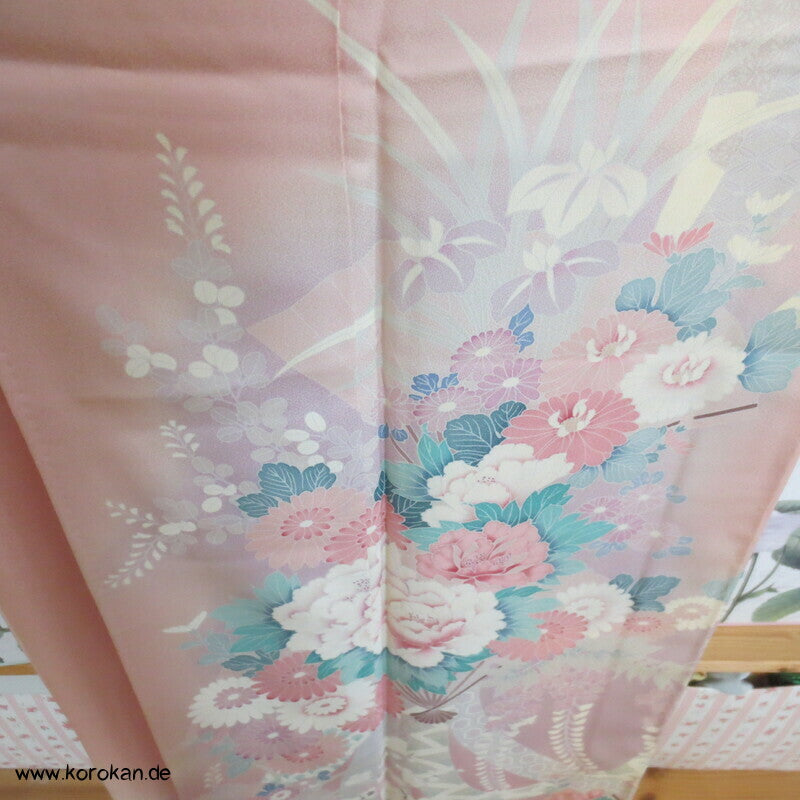 Pfingstrosen auf Fächern in rosa Seide Homongi Kimono
