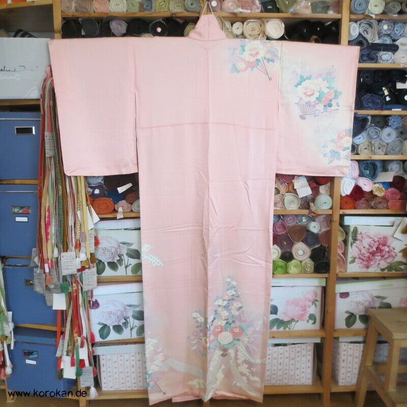 Pfingstrosen auf Fächern in rosa Seide Homongi Kimono