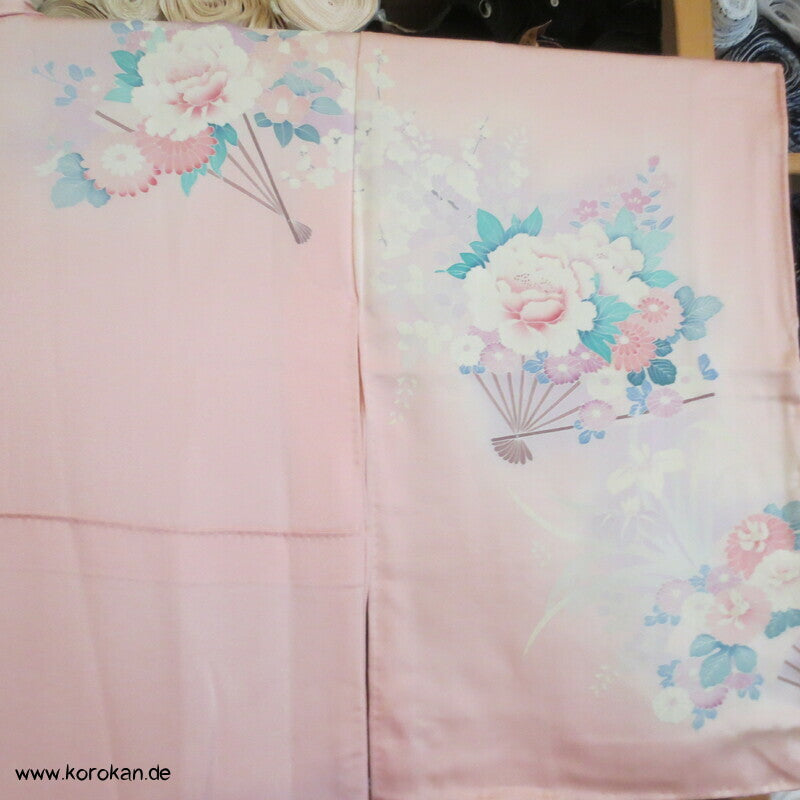 Pfingstrosen auf Fächern in rosa Seide Homongi Kimono