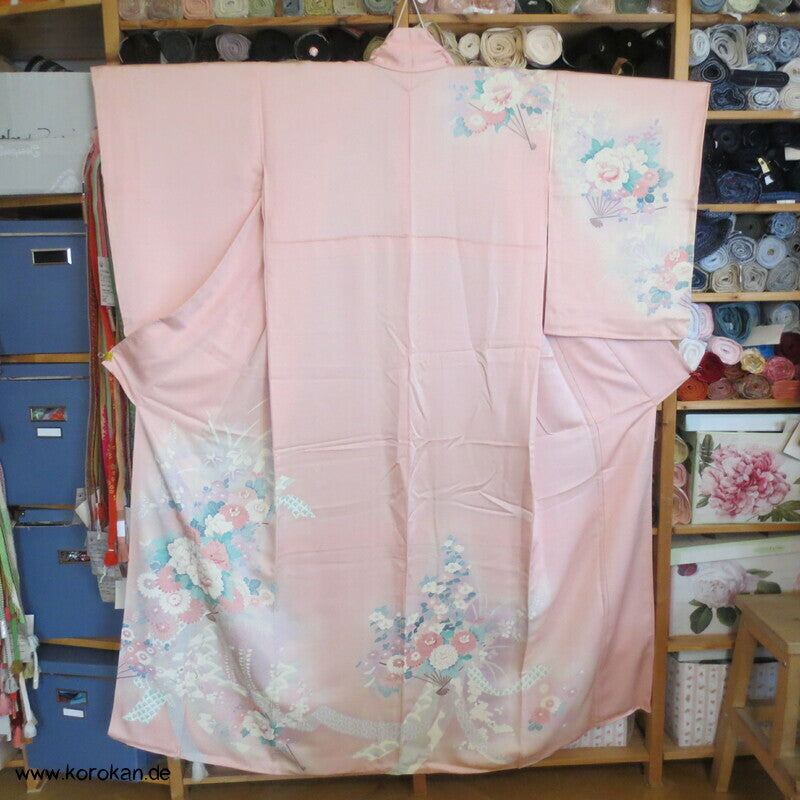 Pfingstrosen auf Fächern in rosa Seide Homongi Kimono