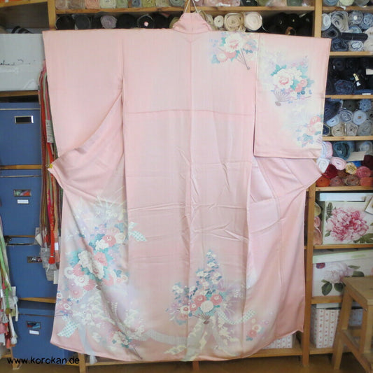 Pfingstrosen auf Fächern in rosa Seide Homongi Kimono