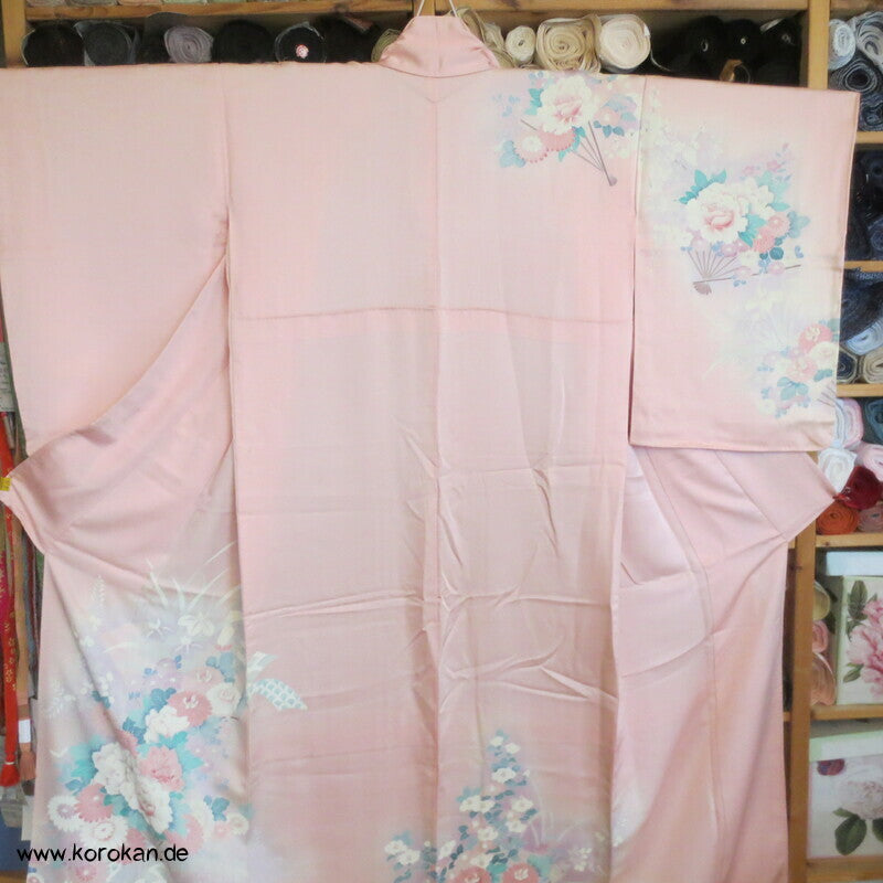 Pfingstrosen auf Fächern in rosa Seide Homongi Kimono