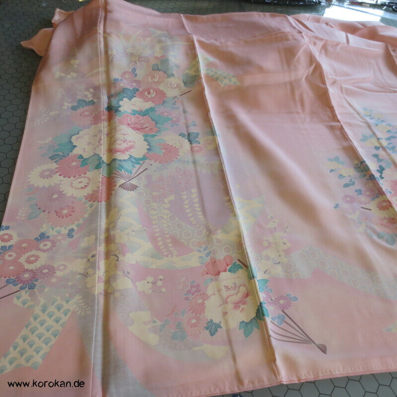 Pfingstrosen auf Fächern in rosa Seide Homongi Kimono