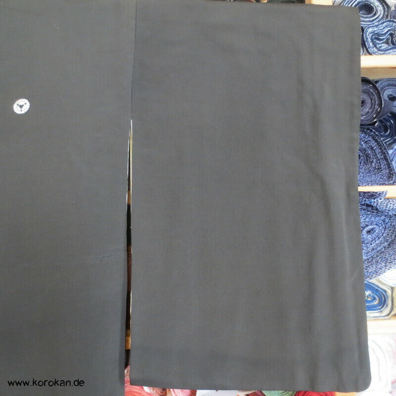 antiker japanischer Seidencrepe Uferwellen und Steine Tomesode Kimono