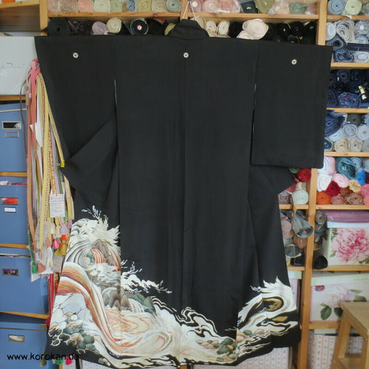 antiker japanischer Seidencrepe Uferwellen und Steine Tomesode Kimono