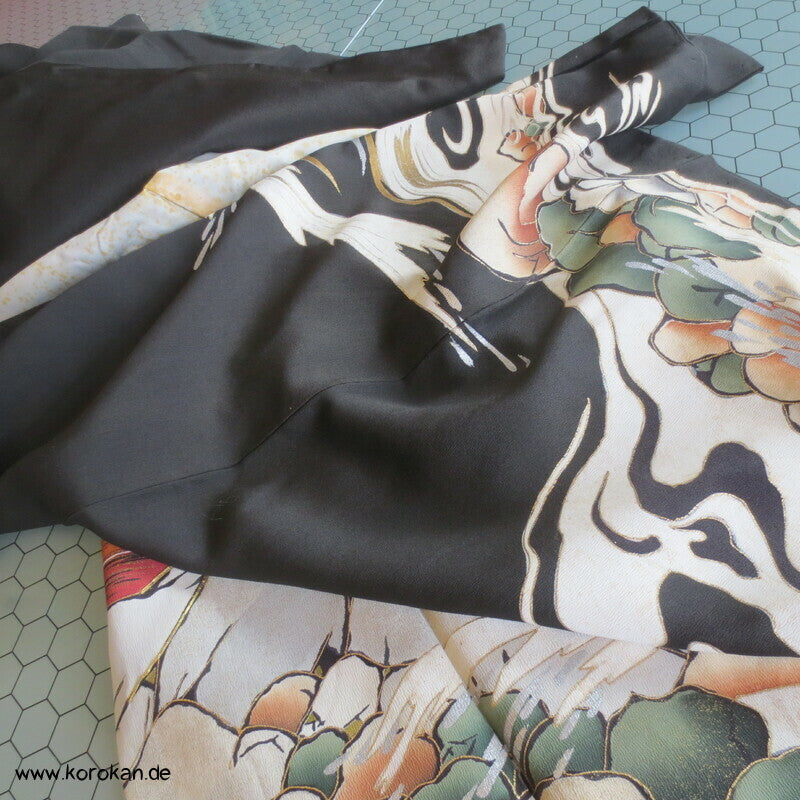 antiker japanischer Seidencrepe Uferwellen und Steine Tomesode Kimono