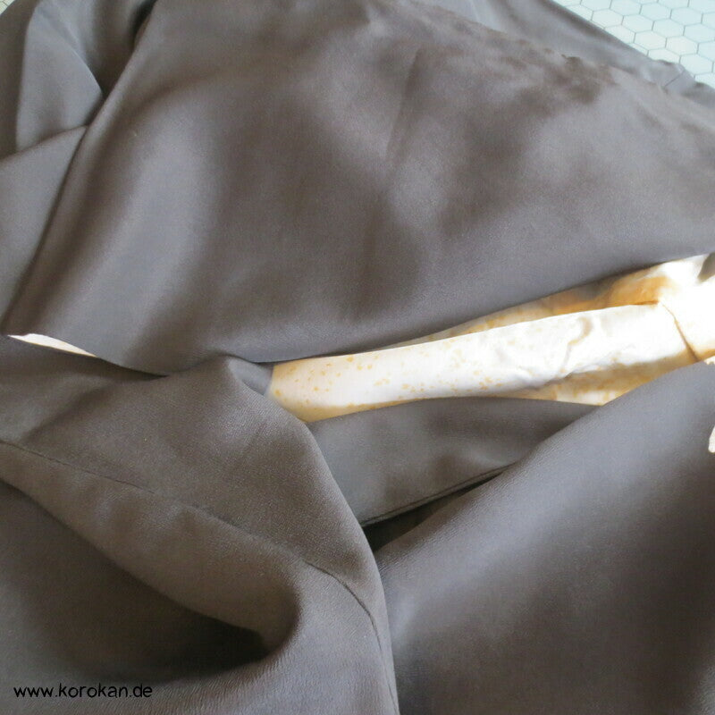 antiker japanischer Seidencrepe Uferwellen und Steine Tomesode Kimono