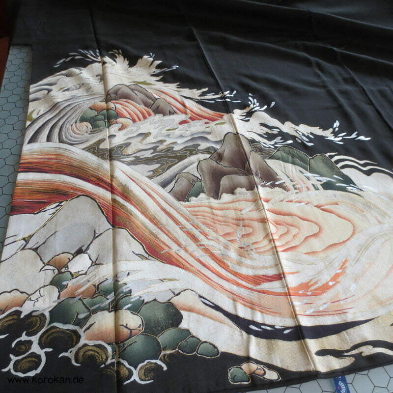 antiker japanischer Seidencrepe Uferwellen und Steine Tomesode Kimono